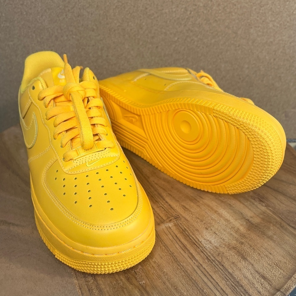 Air force 1
'Laser orange'
Brand new 
NWOT - Picture 7 of 13